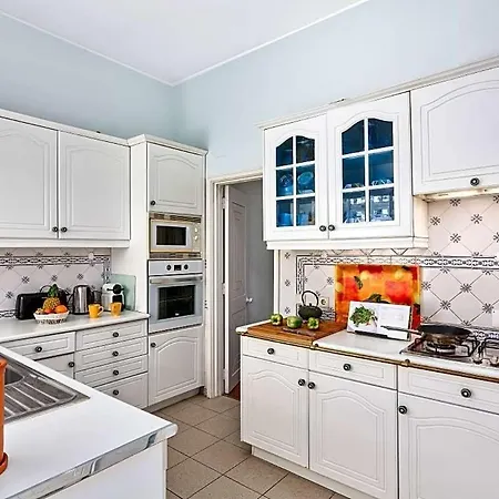 Villa Sleeps 8 With Pool And Air Con *