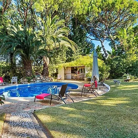 Sleeps 8 With Pool And Air Con